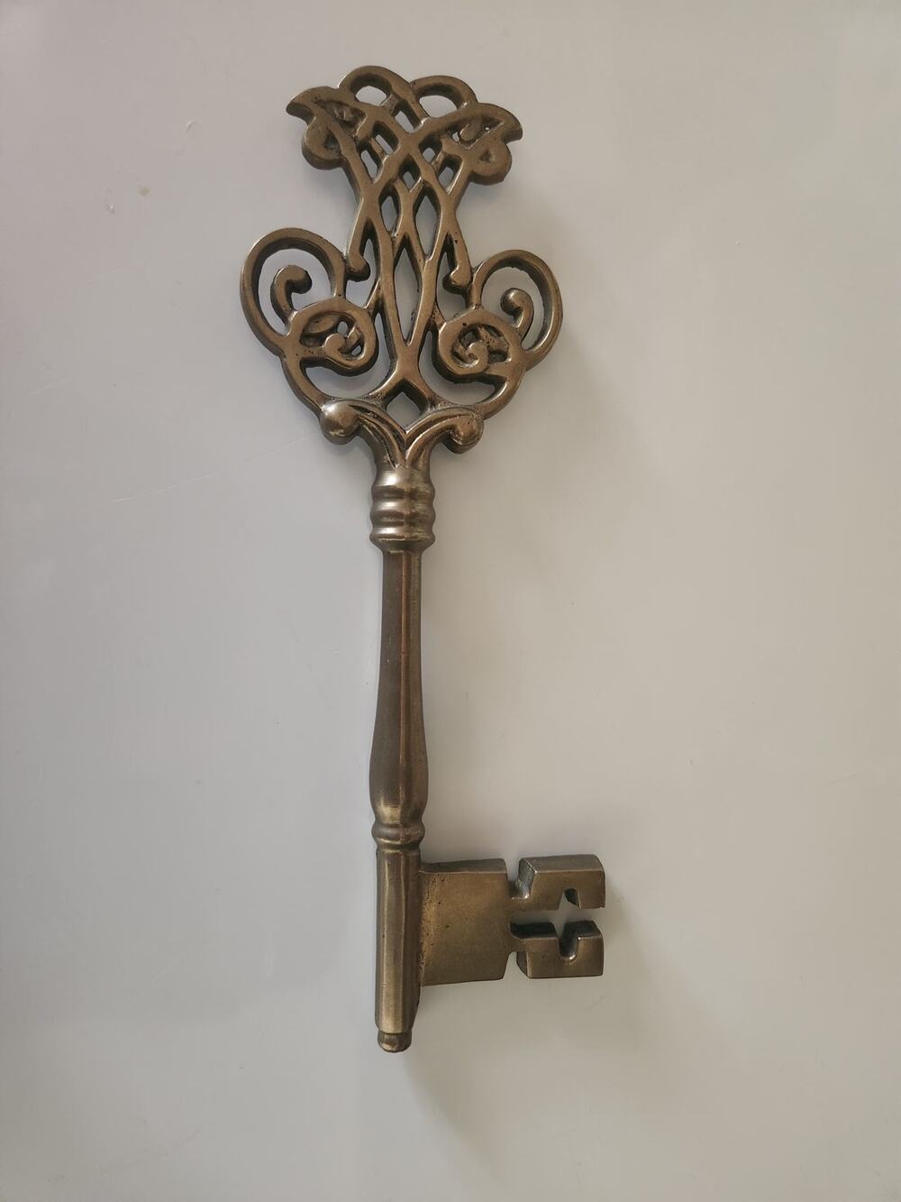 Vtg Virginia Metalcrafters Thomas Jefferson Brass Skeleton Key 7.75"